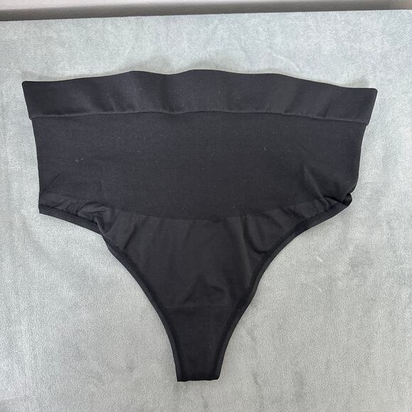 RED HOT by SPANX Women's Firm Control Shapewear Shaping Thong Panty Medium - Picture 3 of 8